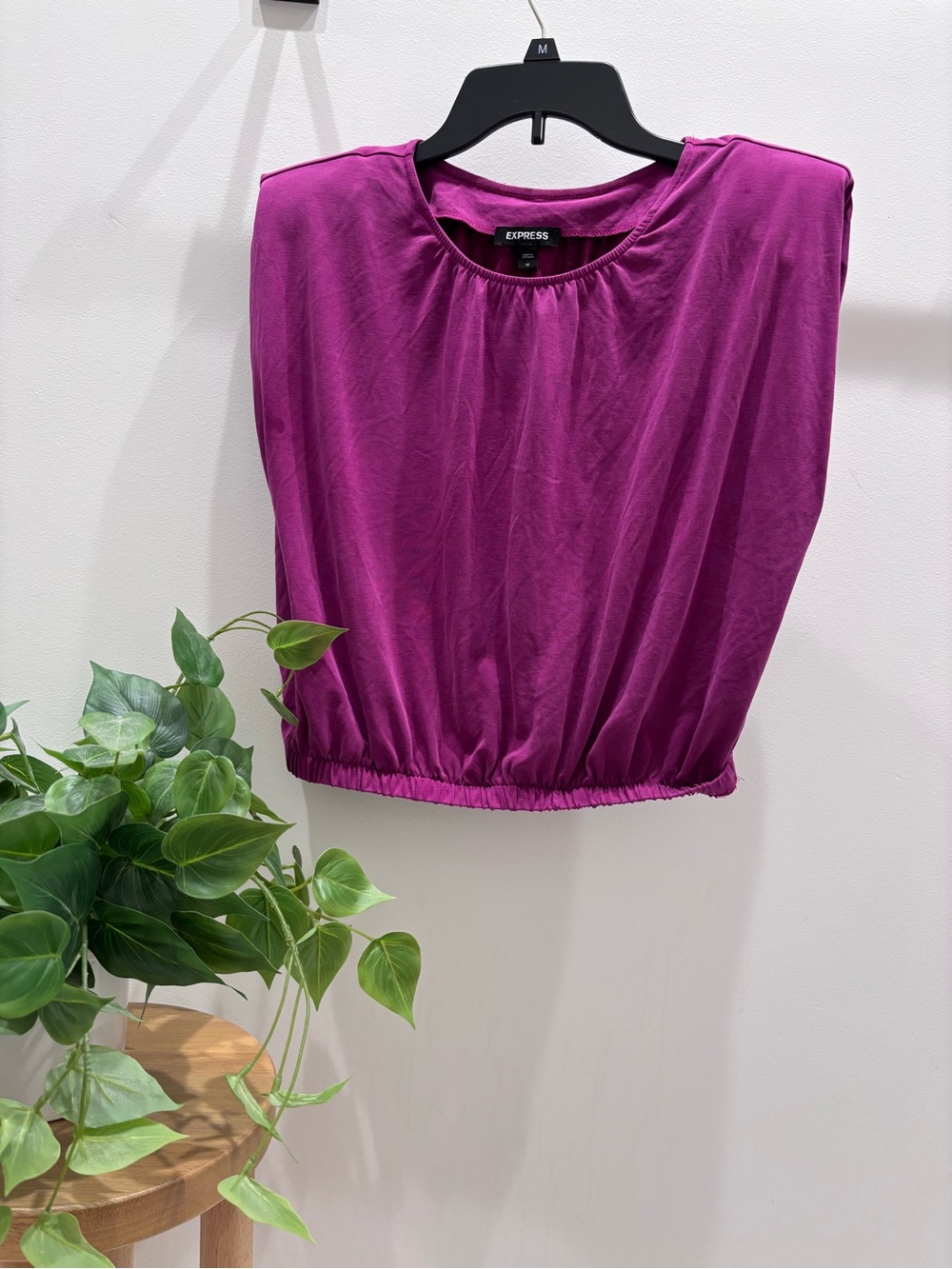 Express Sleeveless Gathered-Hem Tank Top in Magenta